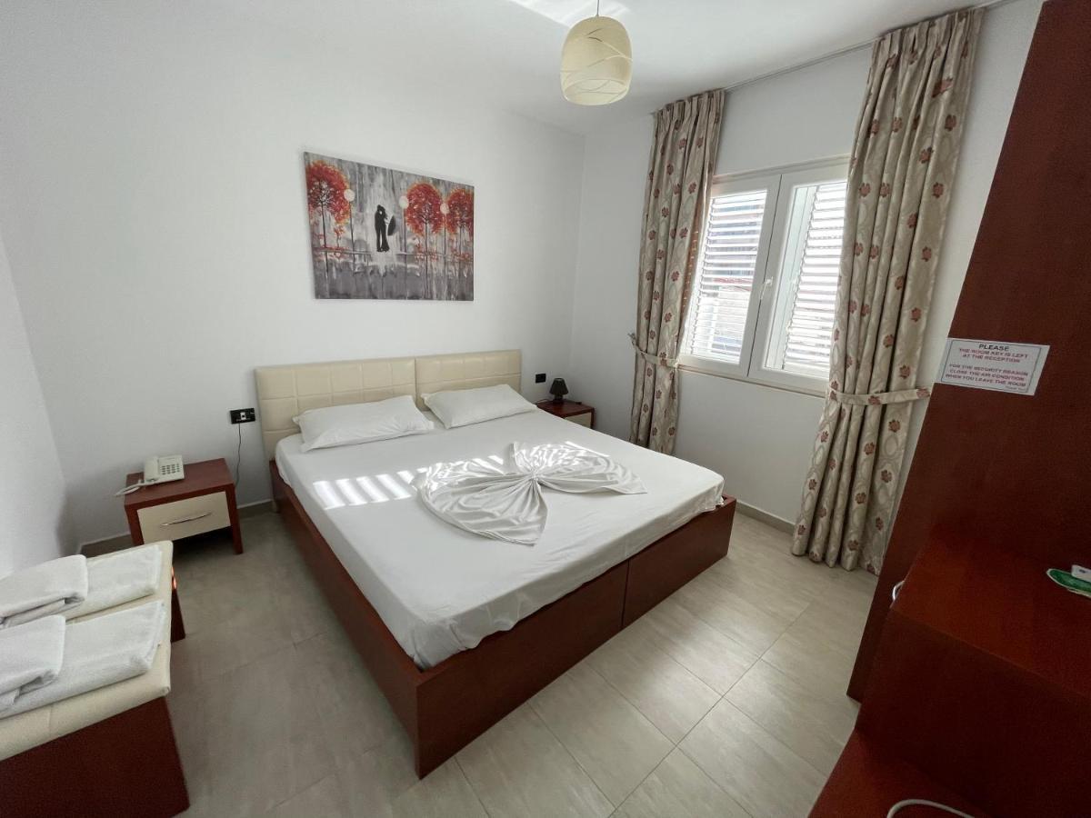 Vila Ada Hotel Tirana Exteriör bild