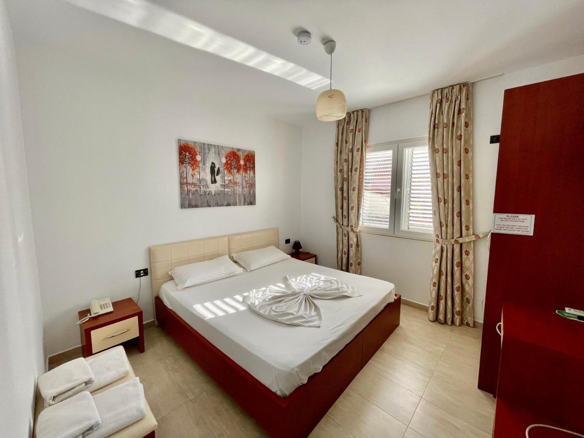 Vila Ada Hotel Tirana Exteriör bild