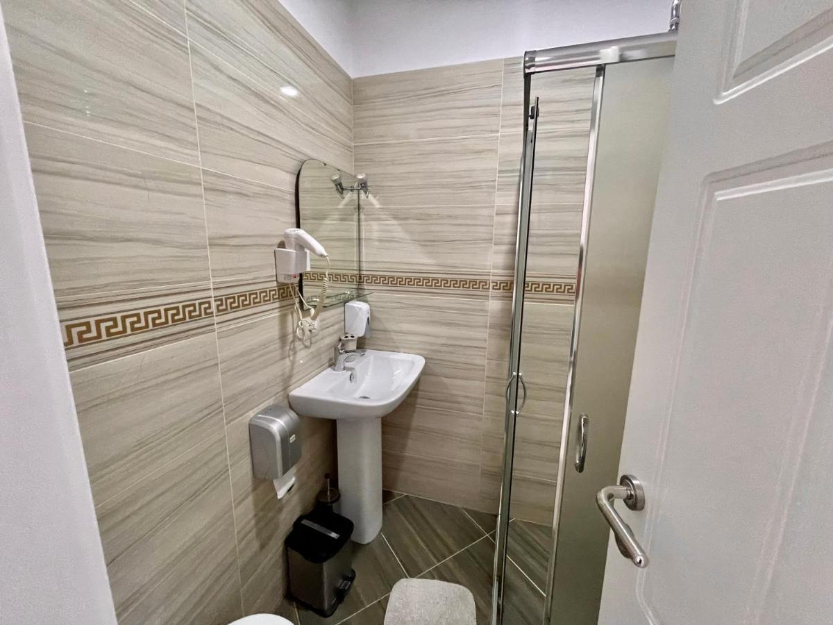 Vila Ada Hotel Tirana Exteriör bild