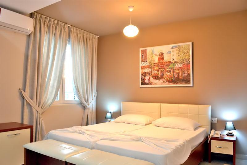 Vila Ada Hotel Tirana Exteriör bild