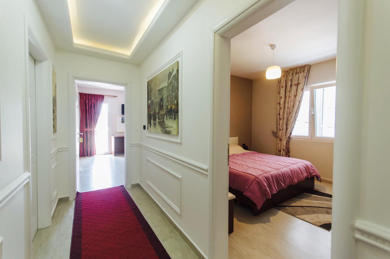 Vila Ada Hotel Tirana Exteriör bild