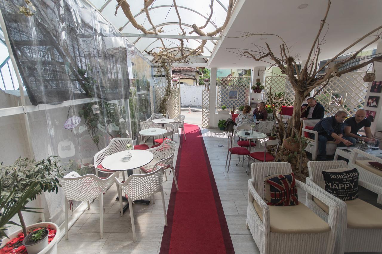 Vila Ada Hotel Tirana Exteriör bild